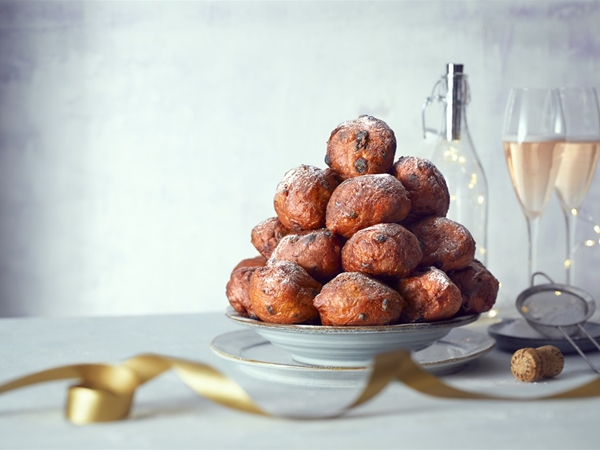Oliebol met krent/rozijn